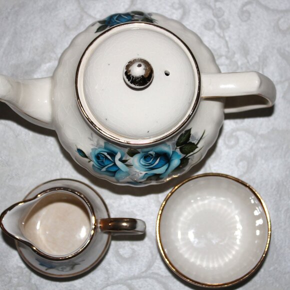 Sadler Blue Rose Teapot | Arthur Wood Blue Rose Sugar Bowl & Creamer Set - Picture 5 of 15